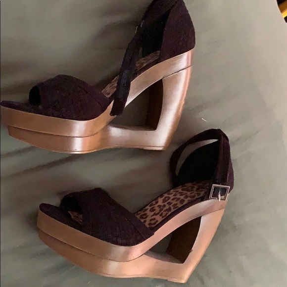 Black heels - Picture 3 of 4